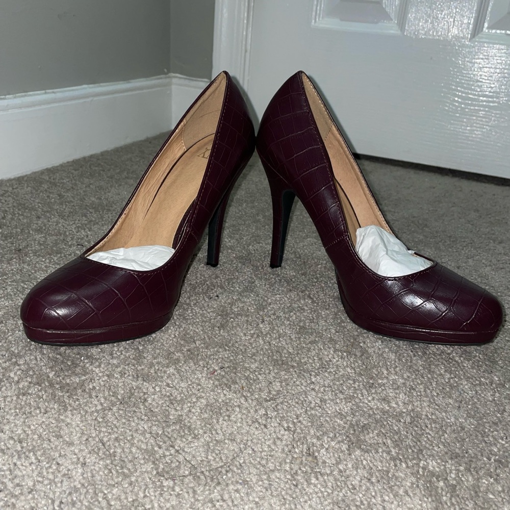 Heels - Picture 2 of 5